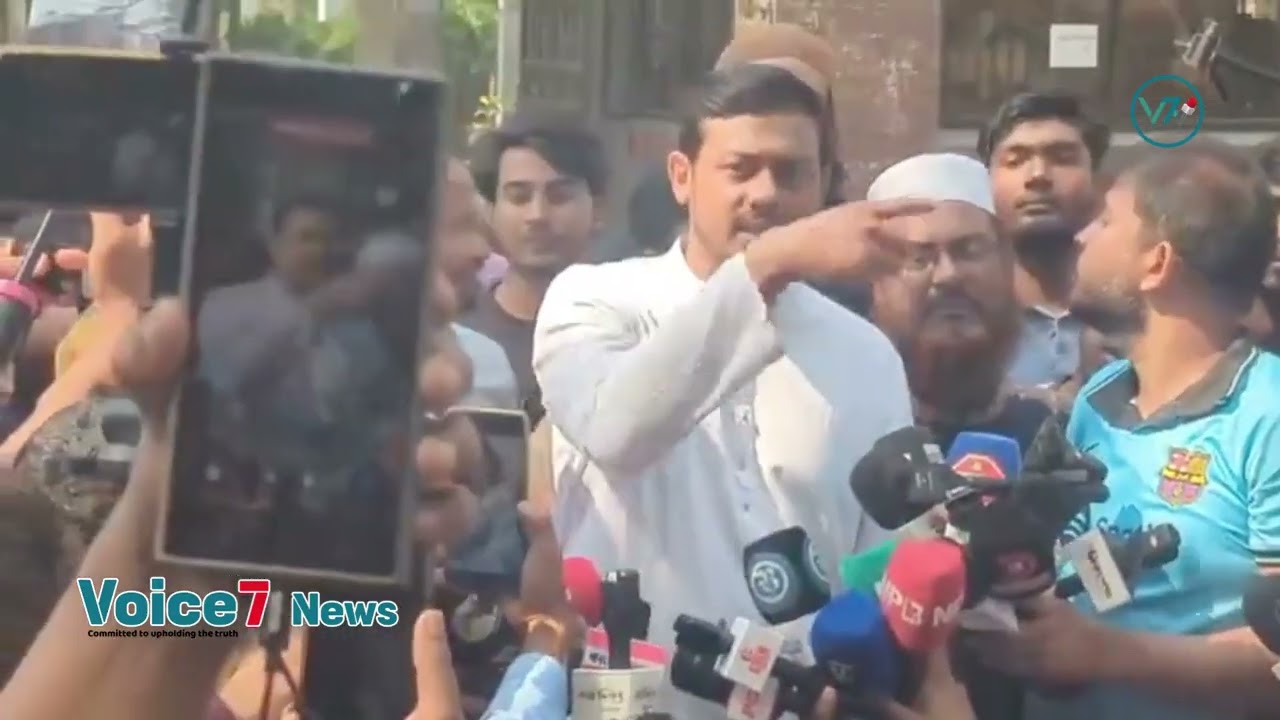 Dhaka-8 MP candidate Nasiruddin Patwari campaigns at Dhaka University