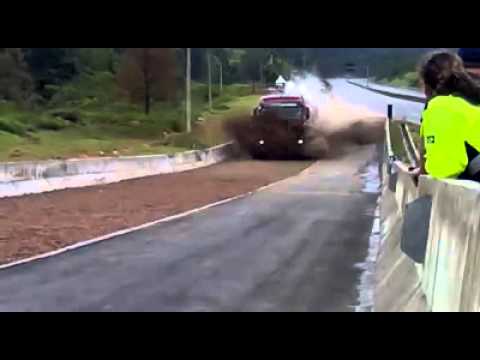 Bitrem sem freios entrando na área de escape de Curitiba