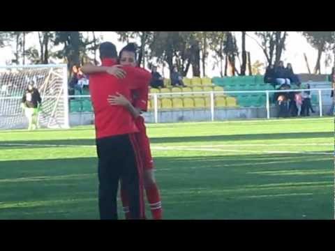 casa benfica castro verde ourique 15a ana rita batista festeja com o seu treinador gonçalo nemrod o golo