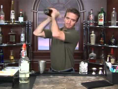 How to Make the Grand Royal Fizz Mixed Drink