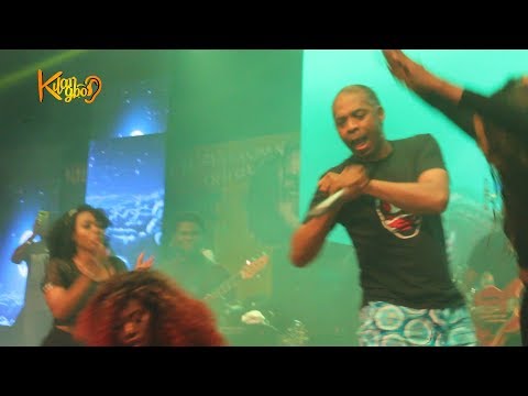 SEE HOW FEMI KUTI DANCE HIS NEW SHAKU SHAKU VERSION WITH NINIOLA