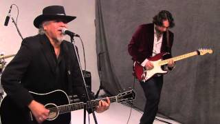 Sam Llanas performs 'Deja Vu'