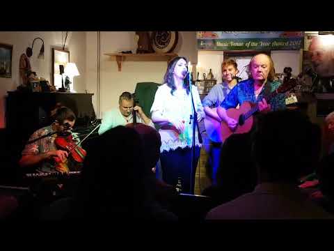 "Two Sisters" - Moya Brennan & Family joined by Noel Duggan, August 2018 at Leo's Tavern