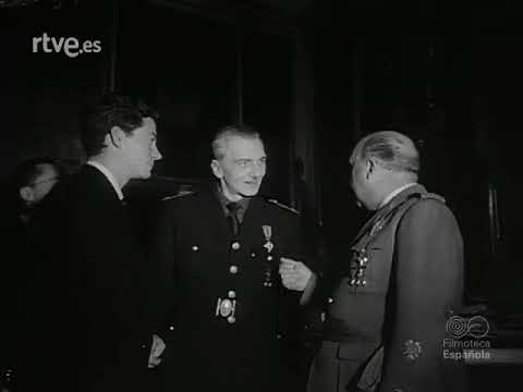 1957 12 23 NODO 781A Audiencia con el Generalísimo Franco Joaquín Blume, campeón europeo de Gimnasia