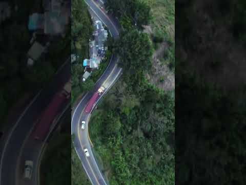 SUBIENDO A SANTA BÁRBARA 🚁🚛 #dronevideo #Viapanamericana #antioquia