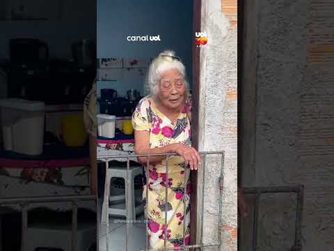 Cadela idosa fica presa em grade durante queima de fogos e é resgatada pelos bombeiros