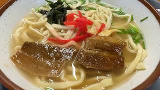【沖縄グルメ】雨が降ると麺のデキが良くない！ 山奥の80代おばあちゃんがワンオペで手作りした自家製麺の沖縄そばがゲキウマ / やんばるそば屋みなと