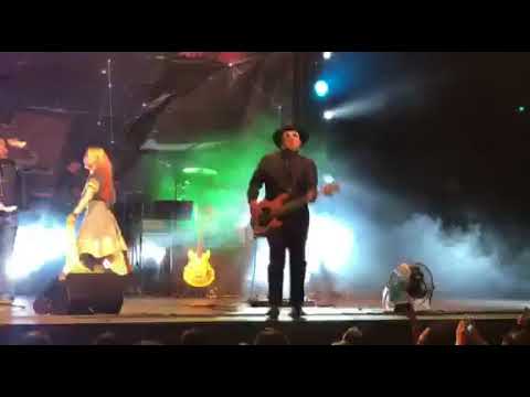 un cachito de Volver a empezar, Azul violeta 30 años