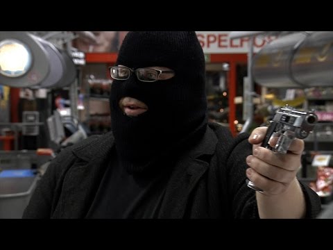 Kortfilmen ”Rånet”, producerad av Dalarna-baserade filmgruppen Daydreamers. Jag spelar karaktären Christoffer, i keps.