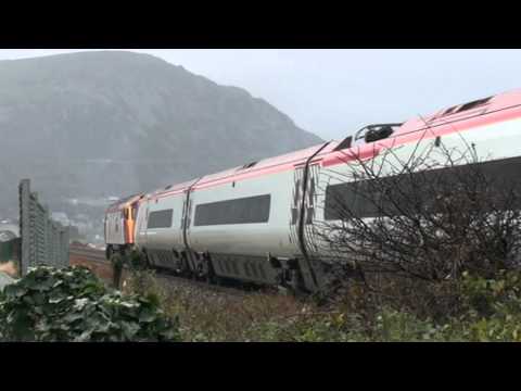 THE SATURDAY PENDOLINO DRAG PASSING PENMAENMAWR 26-11-2011