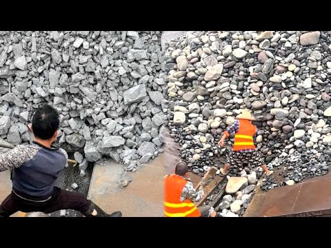 3600 ton cargo ship unloading pebbles | Satisfactory video | Vlog of working on the barge