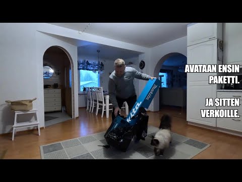VERKOILLE JÄLLEEN, MUTTA ENSIN AVATAAN PAKETTI.
