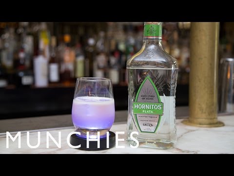 How to Make a Mood Ring Cocktail That Changes Color
