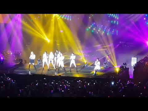 Hallyupopfest Singapore day 1 - Momoland - boom