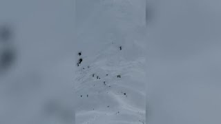 Slavina a Pila, muore uno scialpinista. La massa di neve e l'arrivo dei soccorsi
