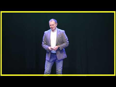 Triggo: A Tiny EV That Slips Through Traffic Jams by Adjusting its Width