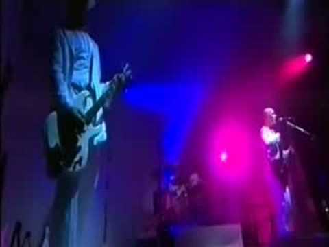 Apulanta - 'Hallaa' live 2004 (2/10)