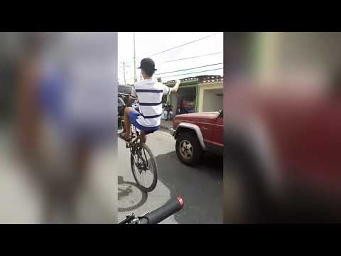 EL GUGU VACILANDOCELA EN CABALLITO POR EL BARZALITO