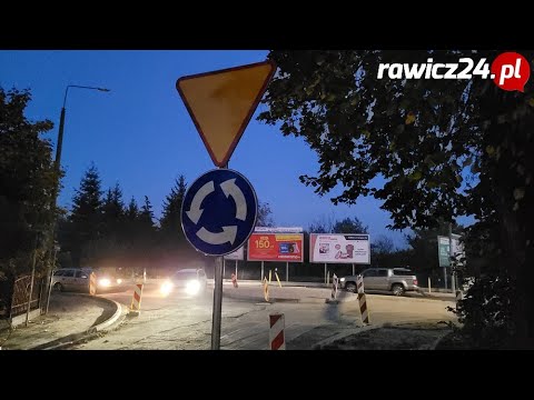 Rawicz. Rondo u zbiegu ul. Powstańców Wielkopolskich, Targowej i ks. Wawrzyniaka czasowo przejezdne