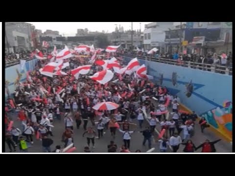 "MEJORES VIDEOS DE LA HINCHADA DE LIGA - COMPILADO" Barra: Muerte Blanca &bull; Club: LDU