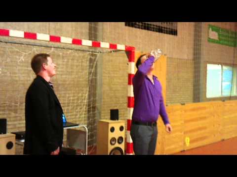 Janus drikker 1 liter øl - med stort besvær