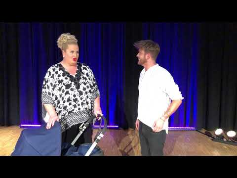Daphne de Luxe zeigt Tim Poschmann ihr Baby (Comedy)