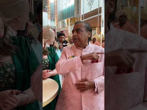 Mukesh Ambani EXPLAINS about the Indian wedding to his foreign guests at Anant's wedding #shorts