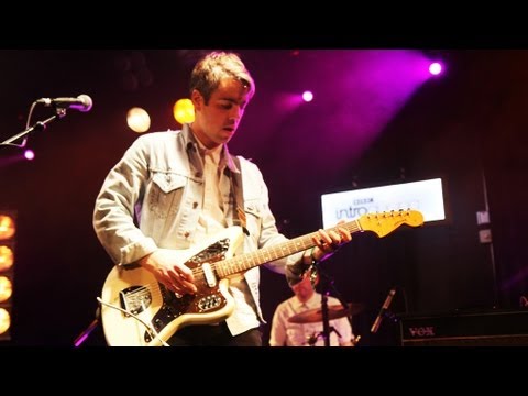 Girls Names - Projektion (Live in Derry~Londonderry)