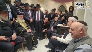 סיפורים נדירים על מרן זיע"א | מרן רבינו יצחק יוסף בניחום אבלים אצל ר' משה חבושה (מורשת מרן) - התמונה מוצגת ישירות מתוך אתר האינטרנט יוטיוב. זכויות היוצרים בתמונה שייכות ליוצרה. קישור קרדיט למקור התוכן נמצא בתוך דף הסרטון