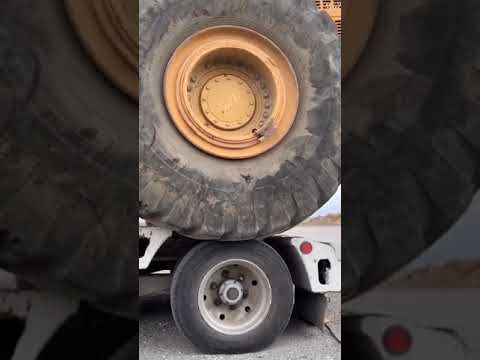 World's Largest Truck in Action - Extreme Mining Dump Truck