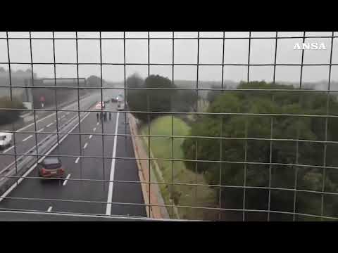 Assalto a un portavalori sulla A14, tratto chiuso nel Chietino #ansa #news