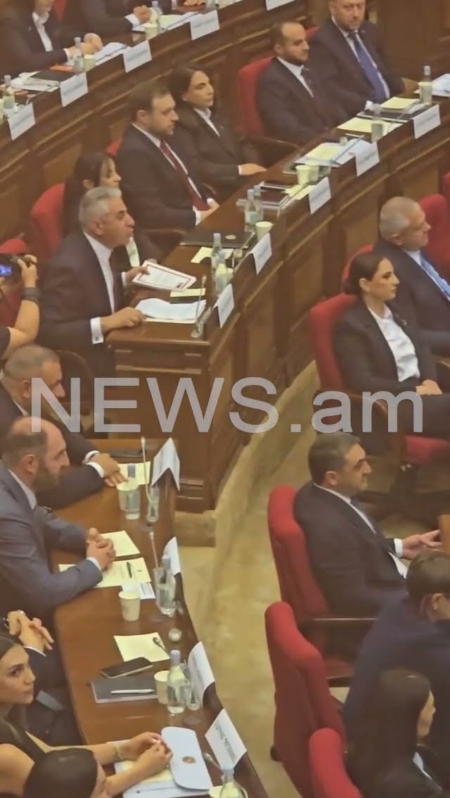 «Ո՞ր է Վեհափառը». ԱԺ նիստում իրավիճակը լարվեց. Հասանովը փորձում է հանդարտեցնել կրքերը