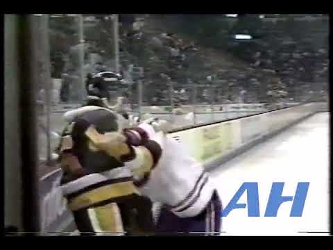 NHL Oct. 28, 1989 Shayne Corson,MTL v Jay Caufield,PIT Montreal Canadiens Pittsburgh Penguins