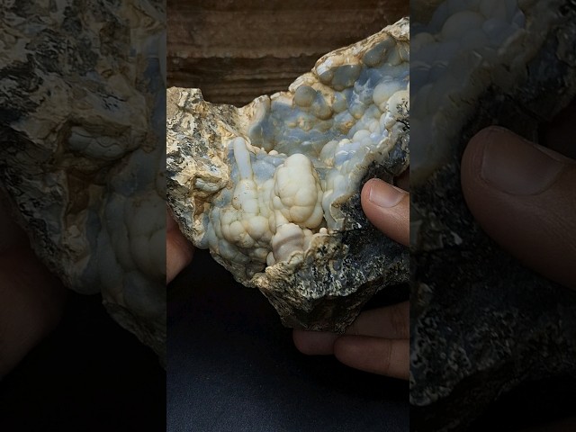 حجر عقيق العنب خام طبيعي مع الحاضن تحفة للإقتناء أ...