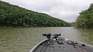 preview picture of video 'Cave Run Lake, KY running the river back to the main lake in May'