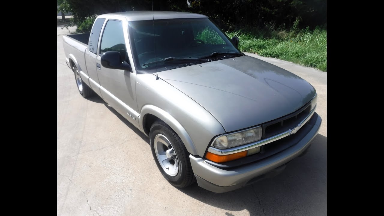 1998 Chevy S10! 3 Door ext Cab! 4.3L! Super Low Miles! Rust Free!