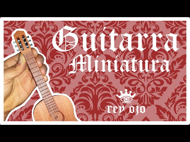 Vídeo relacionado con Modelo de Guitarra, Modelo de Guitarra de Madera Mini Adornos Musicales Modelo de Guitarra en Miniatura Decoración Artesanal para el hogar con Soporte de Guitarra y Caja de Almacenamiento Delicada