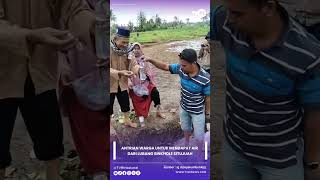 Download lagu Antrian Warga Untuk Mendapatkan Air Dari Lubang Sinkhole Situjuah mp3