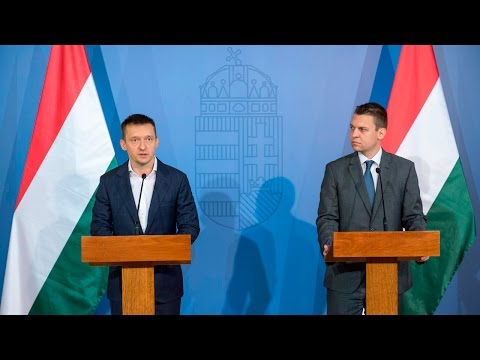 Rogán Antal hangsúlyozta, hogy a migrációval Európa...
