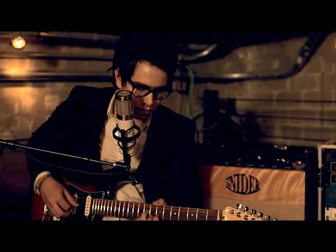 AVE - Fuerte Como El Sol (Video Oficial)