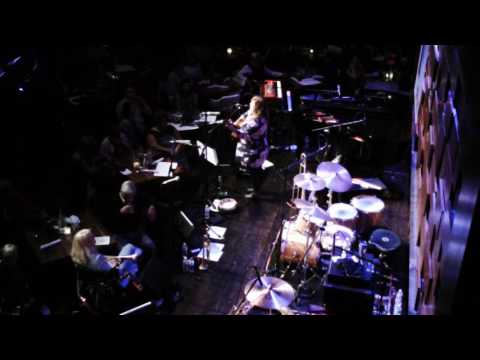 Emily Wallace woos the crowd in St. Louis (Jazz at the Bistro)