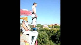 preview picture of video '1er saut à l'élastique - Luz Aventure - Pont du diable ( Ceret ) vue d'en haut'