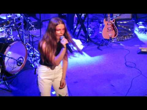 Maggie Rogers - "Alaska" (Live in Cambridge)
