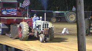 preview picture of video 'SCP tractor pull 10-4-08-Oliver 1655: 9500# non-turbo'