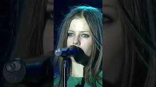 Throwback Avril Lavigne Singing Complicated Live