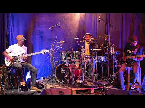 VILLAGE FEELING / WILLBATT OFFICIAL