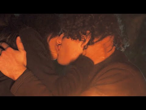 The A List: Season 2 / Kiss Scene — Mia and Luka (Lisa Ambalavanar and Max Lohan)