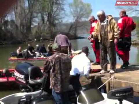 Teams Search For Missing Boat With Sonar