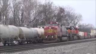 preview picture of video 'BNSF Warbonnet Leading NS 232 in Millen, GA 1/3/15'