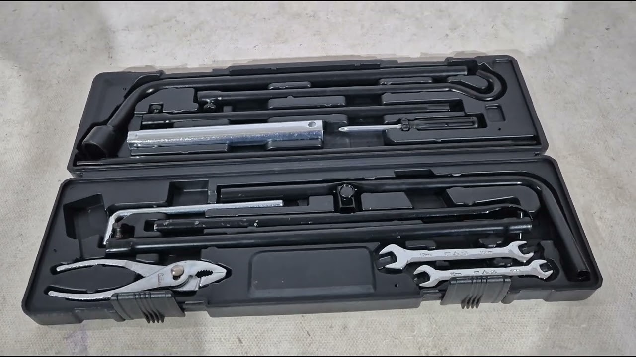 Toyota Land Cruiser 200 2007-2021 рр. Набір інструментів в штатне місце Video 1